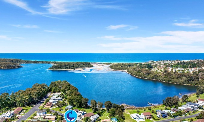 Dalmeny House | 28 Nioka Street, Dalmeny - Perfect Lake location