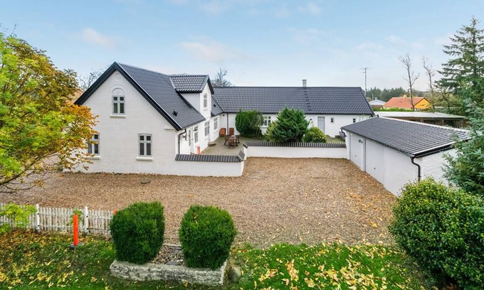 Sønder Vorupør House | 280 m² House ∙ 5 bedrooms ∙ 14 guests