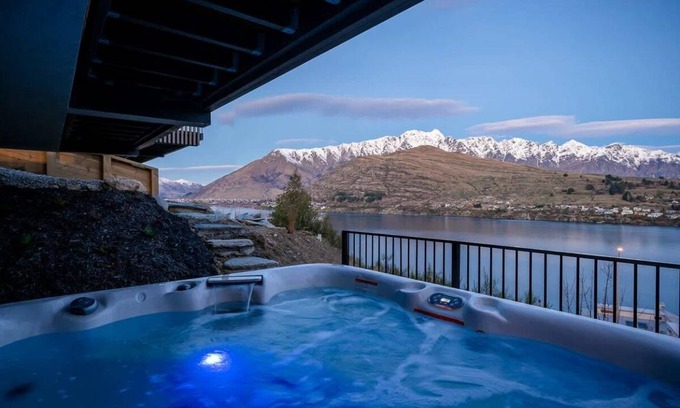 Queenstown Villa | 280 m² Villa ∙ 4 bedrooms ∙ 10 guests