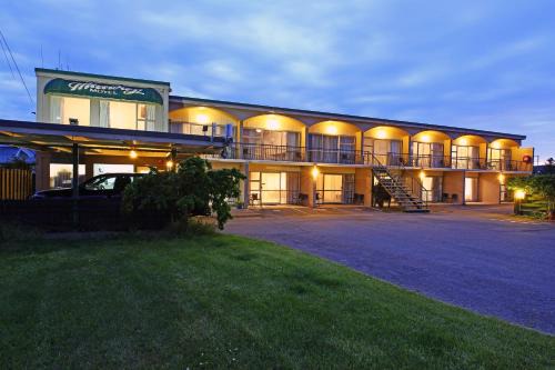 Oamaru Hotel | 289 Midway Motel