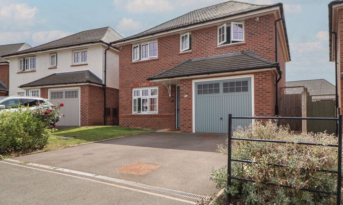 Telford Cottage | 29 ERNEST DAWES AVENUE, pet friendly, with a garden in Telford