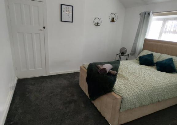 Grays Apartment | 29 Scott road RM16
