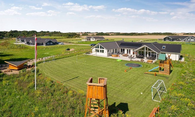 Spøttrup House | 290 m² House ∙ 8 bedrooms ∙ 22 guests