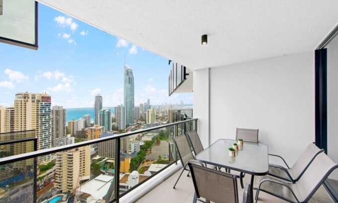 Surfers Paradise Apartment | 29th Floor - Oceanfront & City Horizon Bliss