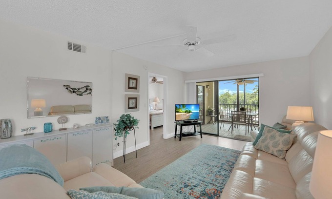South Island Condo | 2B/2B Fairview Isles 116 Condo, Walk to Beach, Heated Pool!