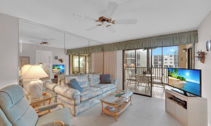 South Island Condo | 2B/2B Fairview Isles 123 Condo, Walk to Beach, Heated Pool!