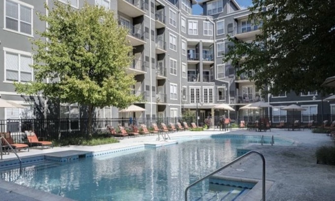 Lombard Apartment | 2b 2ba Condo