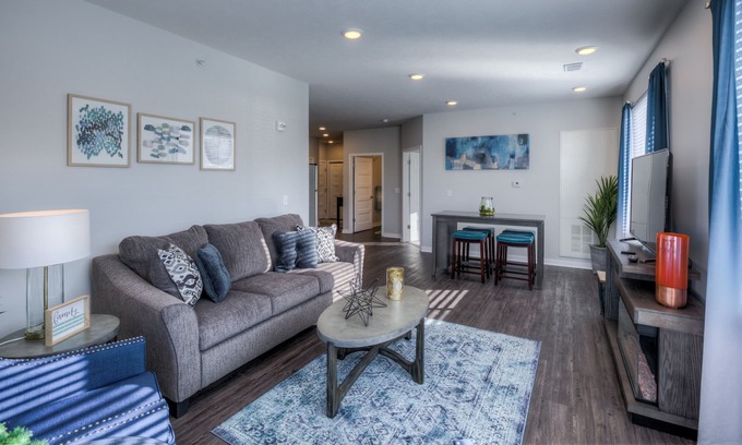 Midtown Condo | 2B Luxury Midtown Condo 103 - Underground Heated Parking!