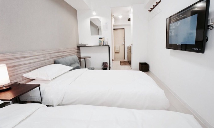 Nakagawa Ward Apartment | 2B. Nagoya Station/bus stop 3 minutes/Meitetsu department store/Takashimaya/drug store/convenience store 4 minutes/free parking/4 family/twin room