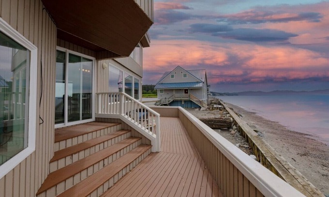 Oak Harbor House | 2b1.5b Unit w/Stunning Water View @Oak Harbor