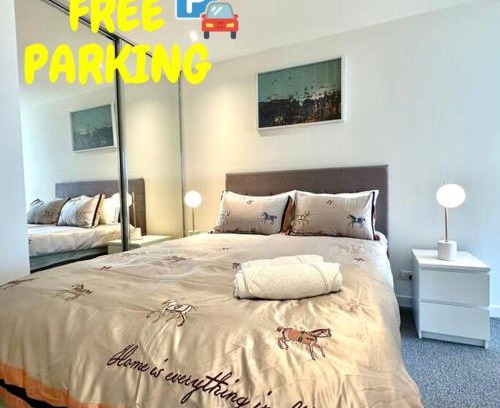 West Melbourne Apartment | 2B1B Cozy near Train Station + Free Parking!