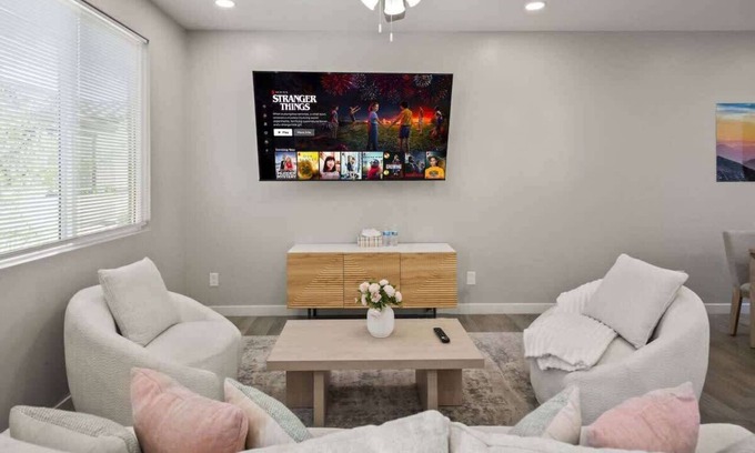 Glendale Apartment | 2B2B Free Parking & Premium Beds