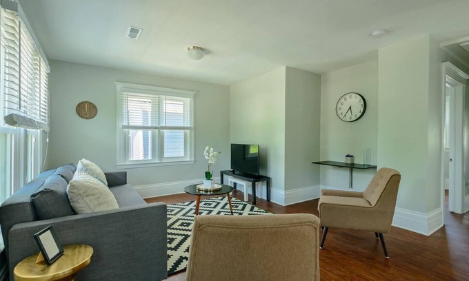 Detroit Apartment | 2bd Apt in West Village - Eat, Drink, Be Merry!