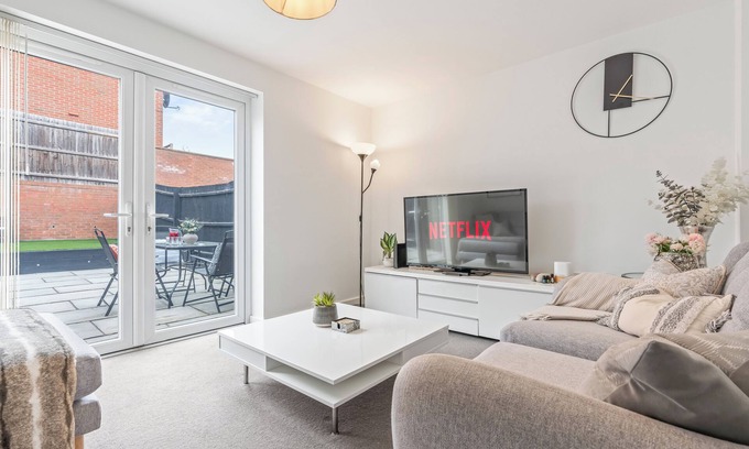 Dadlington House | 2bd Comfy Stay with Garden & BBQ