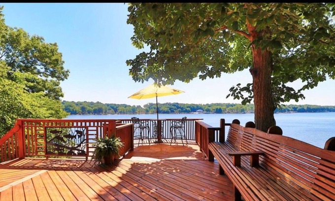 Monticello Cottage | 2BD Lakefront Freeman Cottage: Swimming, Boat Dock & Fire pit, and Amazing Views