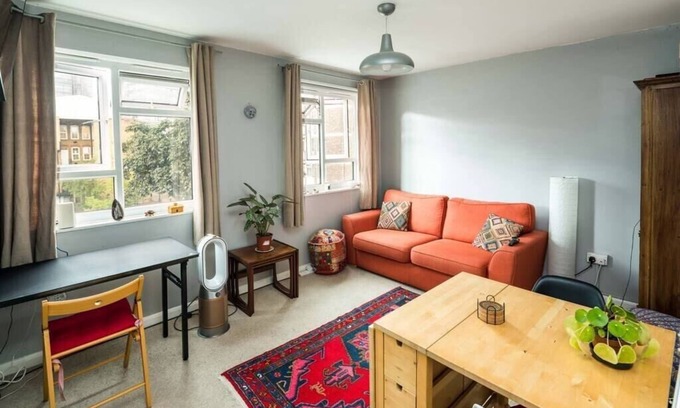 Hoxton West Apartment | 2BD Stylish Home w/t Grand Piano Central London