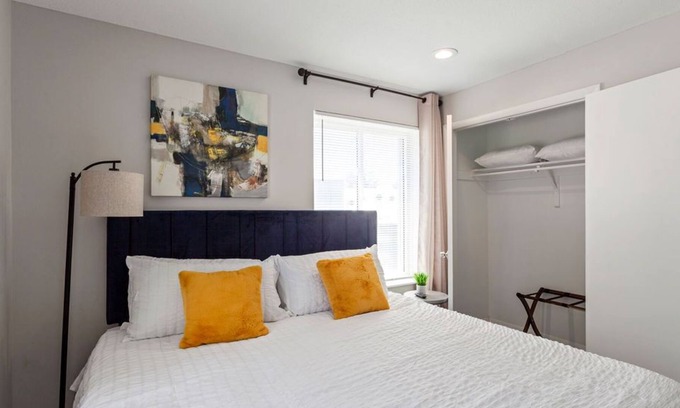 Southmoreland Apartment | 2Bdrm/1Bath Dwntwn Area Premier Near Old Westport