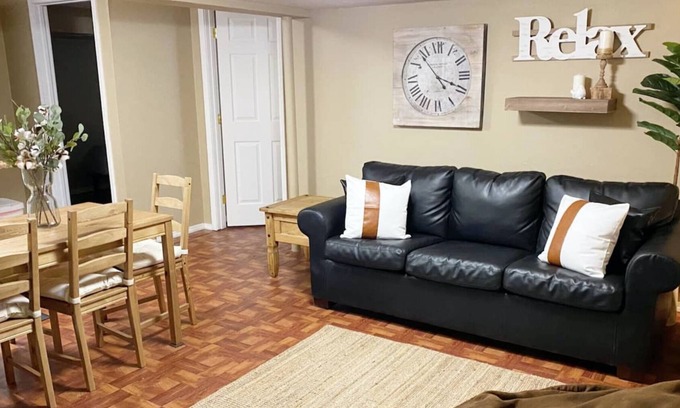 Grandview House | 2Bdrm Walk-out Basement Apt w/kitchen lower level