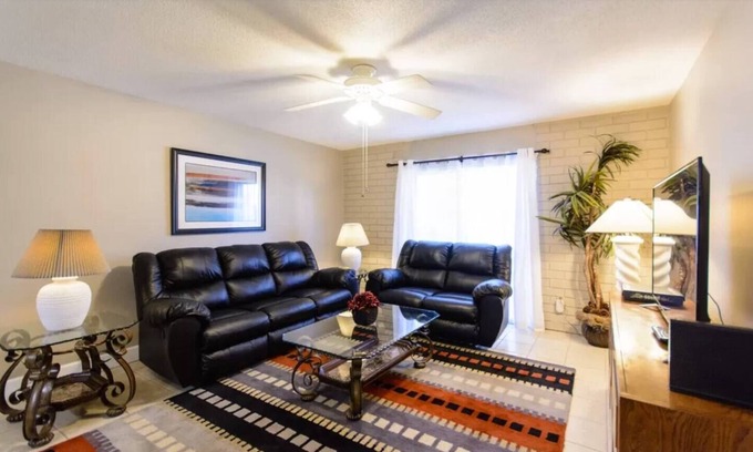 Gainesville Condo | 2bed 1 bath condo walk to Shands, VA, UF and Vet school (2)