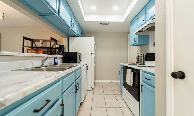 Bauerle Ranch House | 2bed/2.5 bath, Ensuites each room, Near Hiking, Private Yard, Pet friendly!