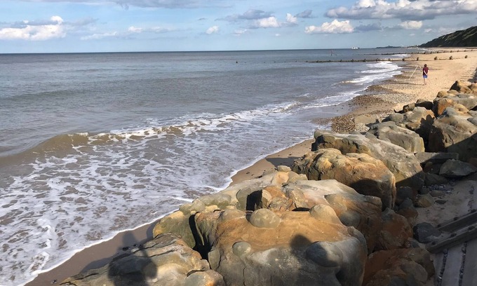 Mundesley Ski Chalet | 2bed-beachfront Sea-view-norfolk Home-pet Friendly