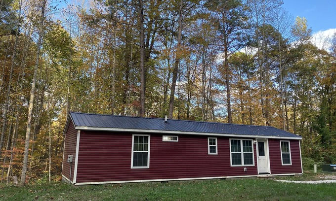 Pittsburg Cottage | 2Bedroom, 1.5Bath Cottage at Beautiful Wood Creek Lake, Near Wood creek Marina.
