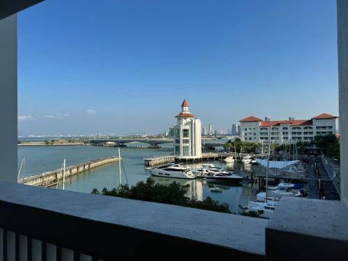Seri Tanjung Pinang Apartment | 2Beds Seaview Waterfront Straits Quay w/Free Carpark And Bathub