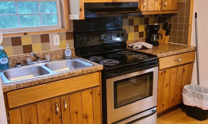 Slidell Cabin | 2BR 1BA Cabin w/4 Bunk Beds & Queen