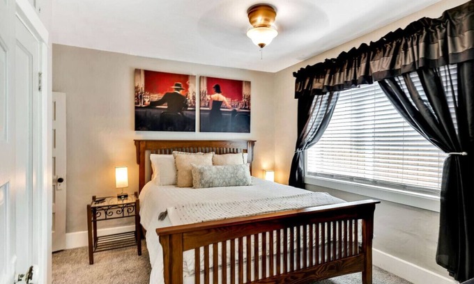 Garden District Cottage | 2BR/1BA Cute 1910 Cottage - Walk Downtown!