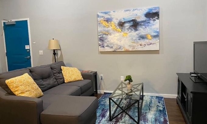Downtown Kansas City Hotel | #2BR-1BA Loft Downtown KC in Historic Building