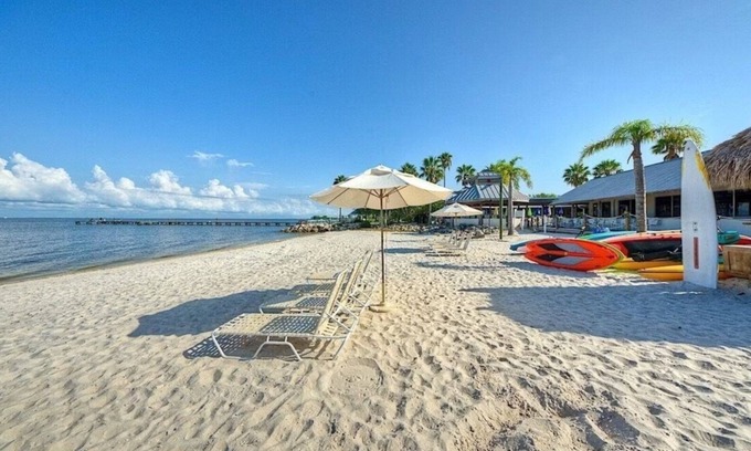 Ruskin House | 2BR 2.5BATH Waterfront Townhome with Beach & Amazing Amenities at Little Harbor!