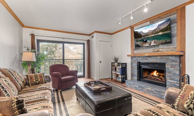 Downtown Park City Condo | 2BR 2BA Condo Main St & Town Lift access & Winter Heated Pool, Hot tubs & Sauna