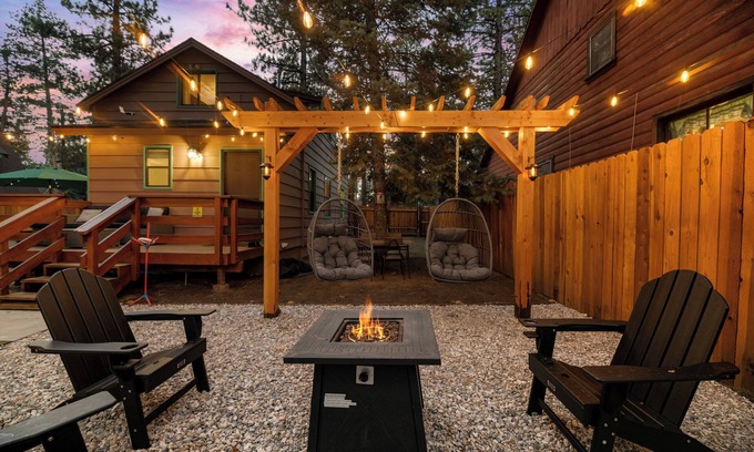 Peter Pan Cabin | 2BR/2BA Cozy Cabin in Big Bear w/Private Fence, Arcade, Spa, Near Forest & Lake