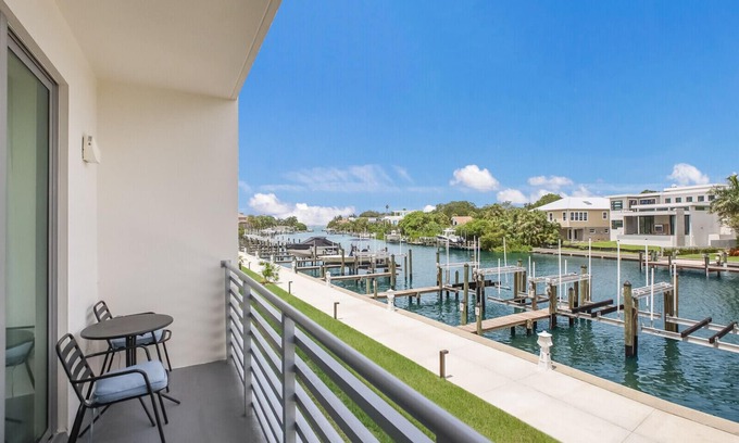 Central Sarasota Condo | 2BR 2BA Downtown Sarasota, Waterfront Views, Patio, Resort Pool, Kayaks Included