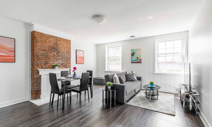 Beasley Apartment | 2BR Apartment - Near Parks, Harbour, Shops!