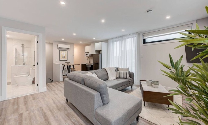 La Petite-Patrie Apartment | 2BR Apartment with private terrace plaza St-Hubert
