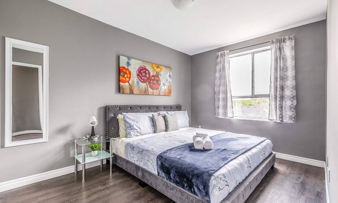 Rosedale Apartment | 2BR Apt - Near Downtown Hamilton - Sleeps 6!