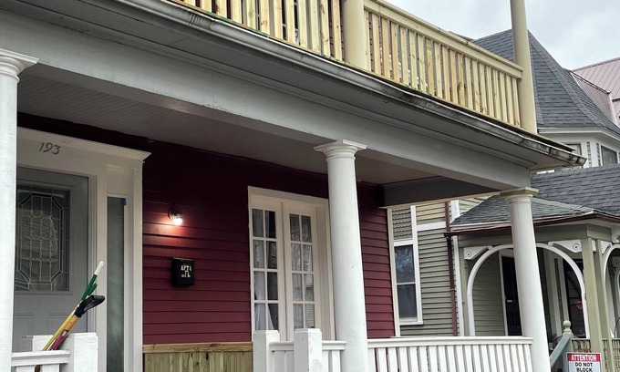 South Wedge Apartment | 2BR Apt near Downtown and in the Park Avenue area with W/D Parking and Porches
