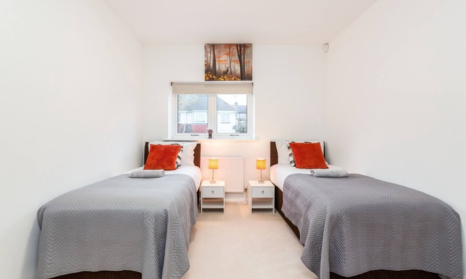 Dartford Apartment | 2BR Apt-Sleeps 5-Accessible-Central Dartford