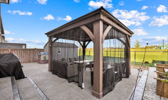 Hamilton Apartment | 2BR Basement Suite with Fireplace & Central A/C