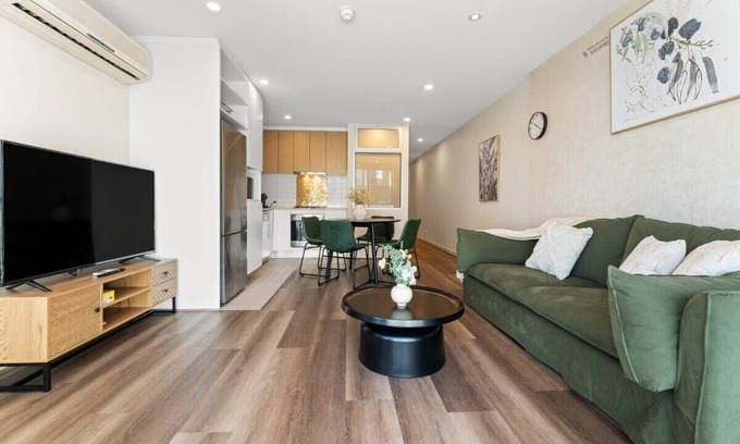 Adelaide Central Business District Apartment | 2BR CBD Apt. Swimming Pool/Sauna/SPA/CBD