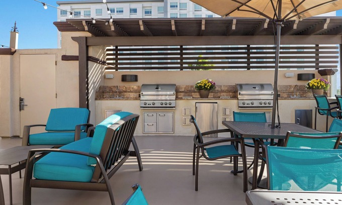 Anaheim Resort Resort | 2BR Comfy Suite Steps Away From Disneyland w/Resort Pool & WiFi