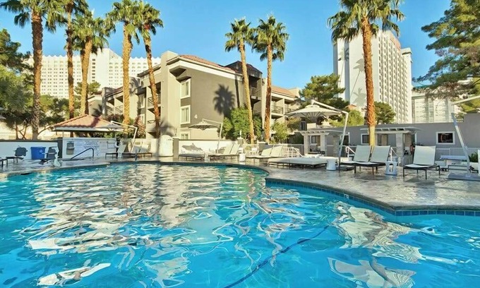 Las Vegas Condo | 2br Condo Las Vegas Fun in the Sun!