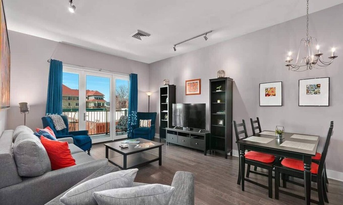 Asheville Condo | 2BR Condo w/Balcony + Free Tix | Walk to Downtown