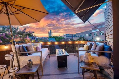 Central East Austin House | 2BR Designer Condo on Trendy East 11th St, Downtown Austin