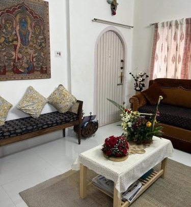 Kolkata Apartment | 2BR Dhakuria Apartment - Dev's Corner