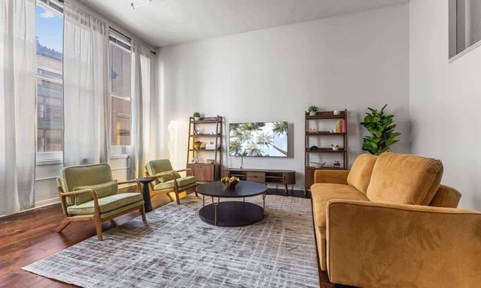 Downtown Indianapolis Apartment | 2BR Downtown Gem Sleeps 7 Convention Center