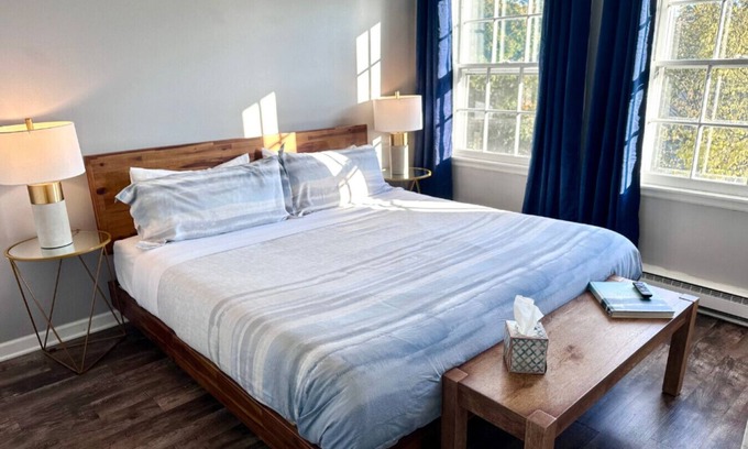 Yorkville Apartment | 2BR Downtown Yorkville Apt by Fox River