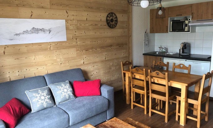 Peyragudes Apartment | 2BR for 6 with shuttle access, pool, ski-in/ski-out, and modern amenities