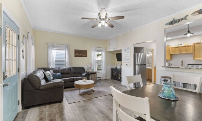 Old Orchard Beach House | 2BR House/10 Min Walk to Pier!